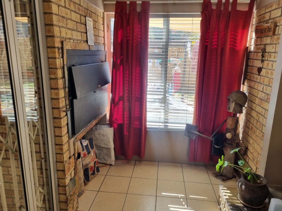 To Let 4 Bedroom Property for Rent in Langenhovenpark Free State